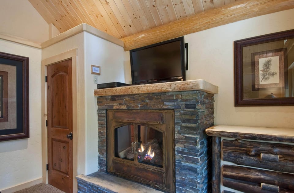 Master Bedroom 2 (Upstairs) with king bed, flat screen TV and fireplace