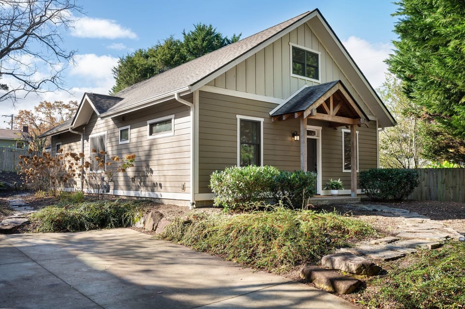 Front of house and driveway

