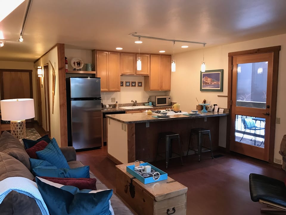Full Kitchen
