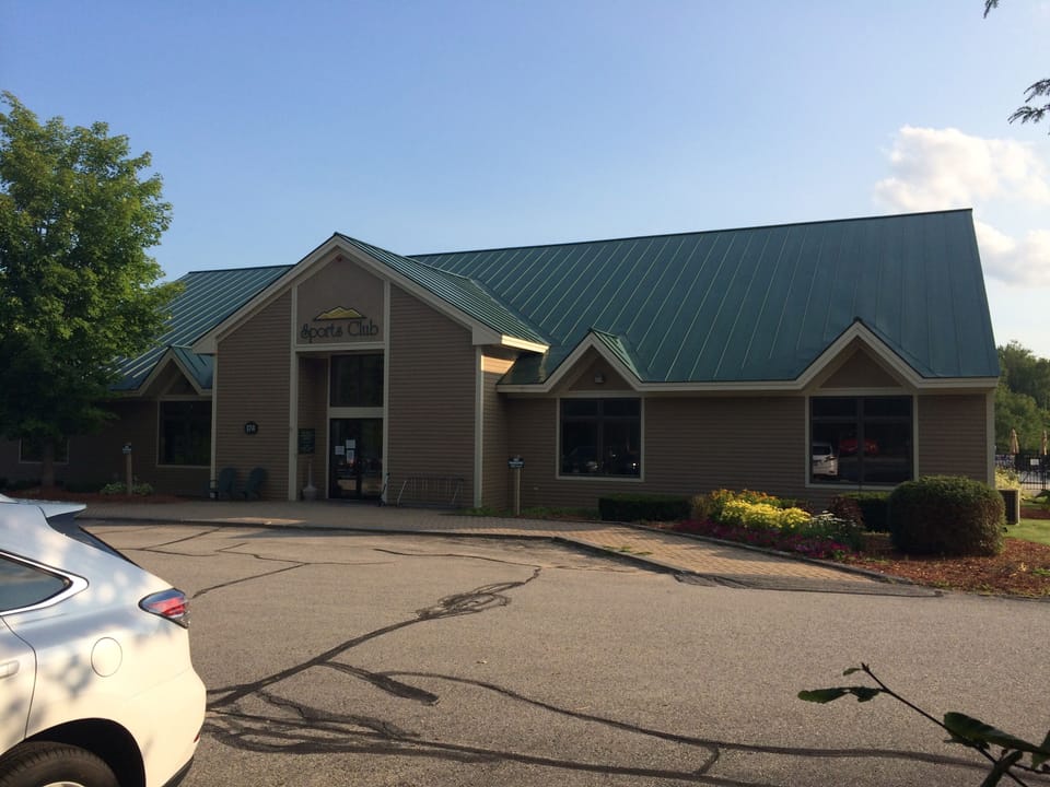 Forest Ridge Sports Club with 2 pools, hot tub, fitness room, tennis and more.