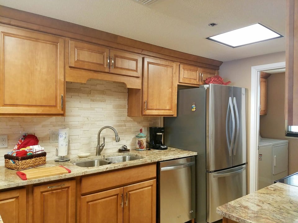 Kitchen and Full Sized Laundry Room