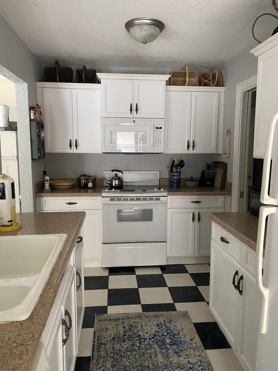 This picture doesn't reflect it, but we just had brand new quartz countertops!