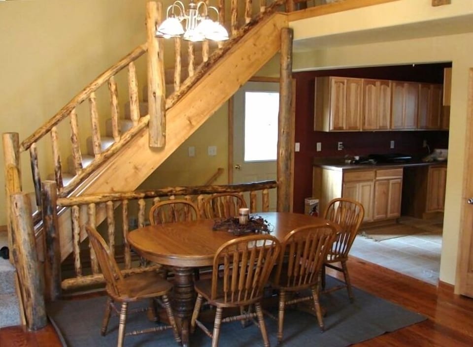 Spacious layout, loft, 3 levels & fully equipped kitchen.