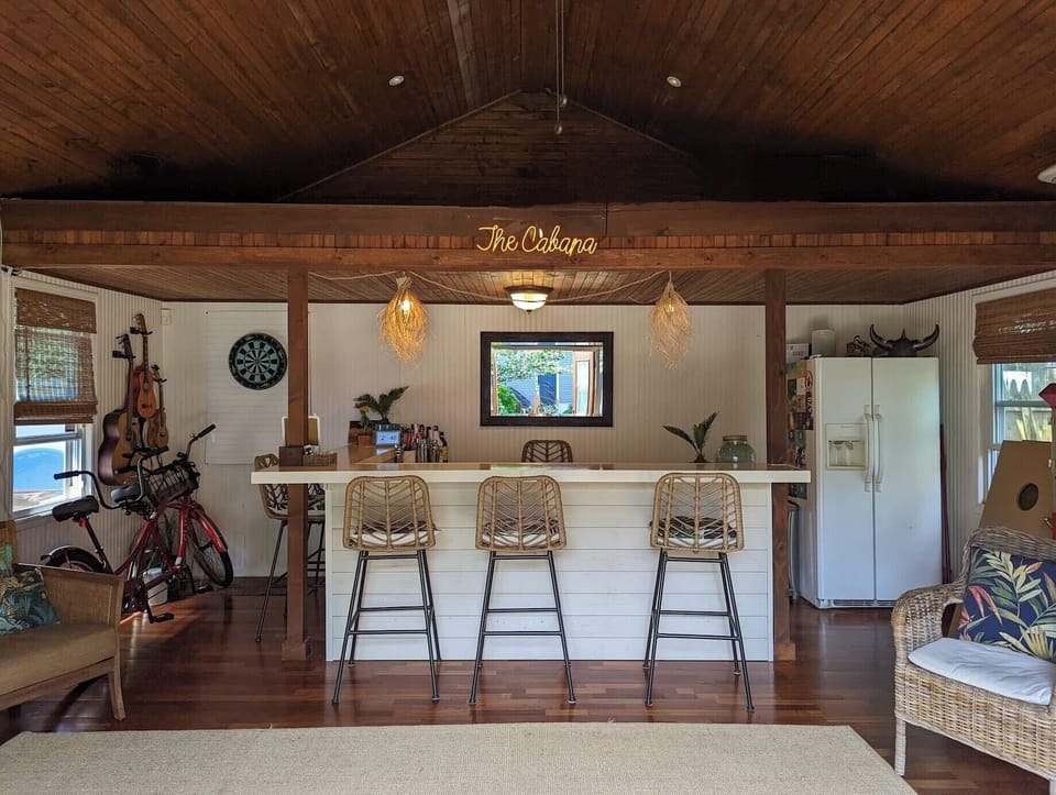 Backhouse "Cabana" bar