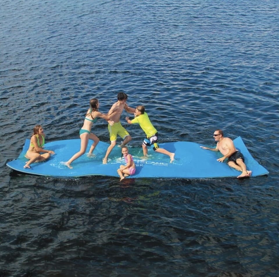 Play or sunbathe on the oversized, floating foam pad.