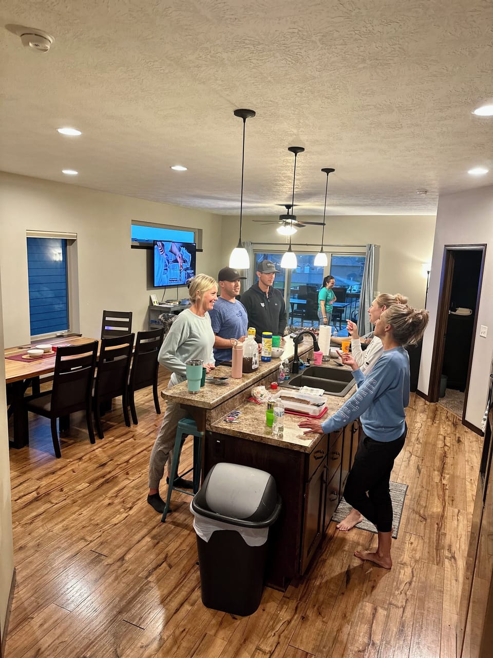 Fill this house with friends and family for memories of a lifetime at the lakes!