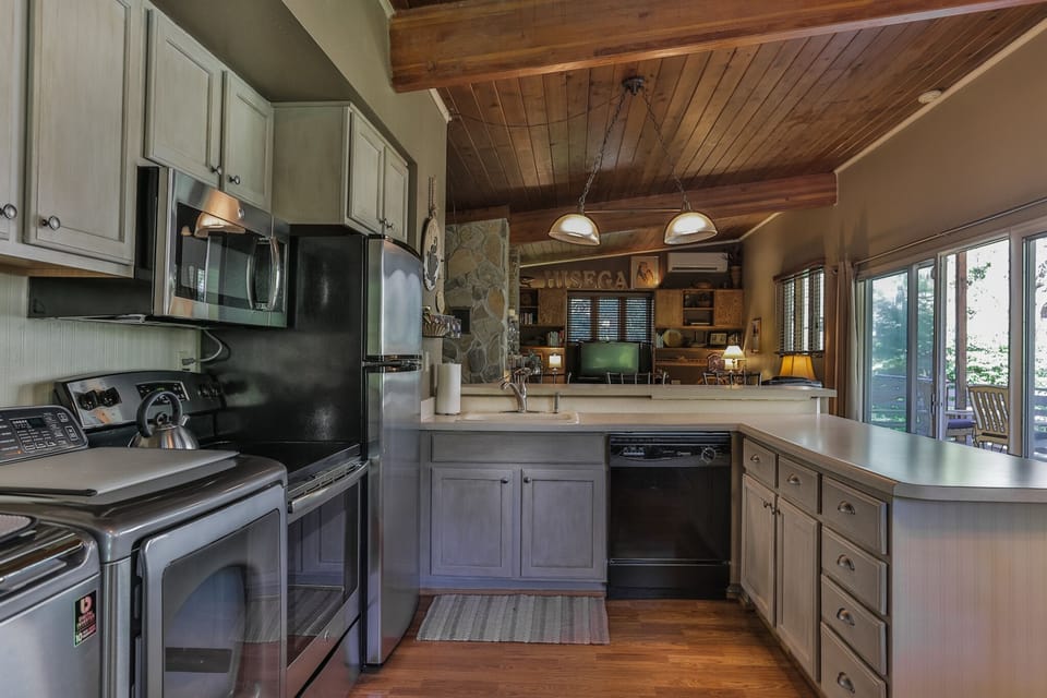 Recently updated kitchen - all fresh and super clean!