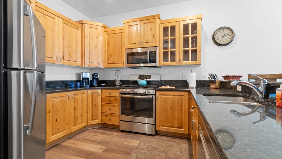 Fully stocked kitchen!