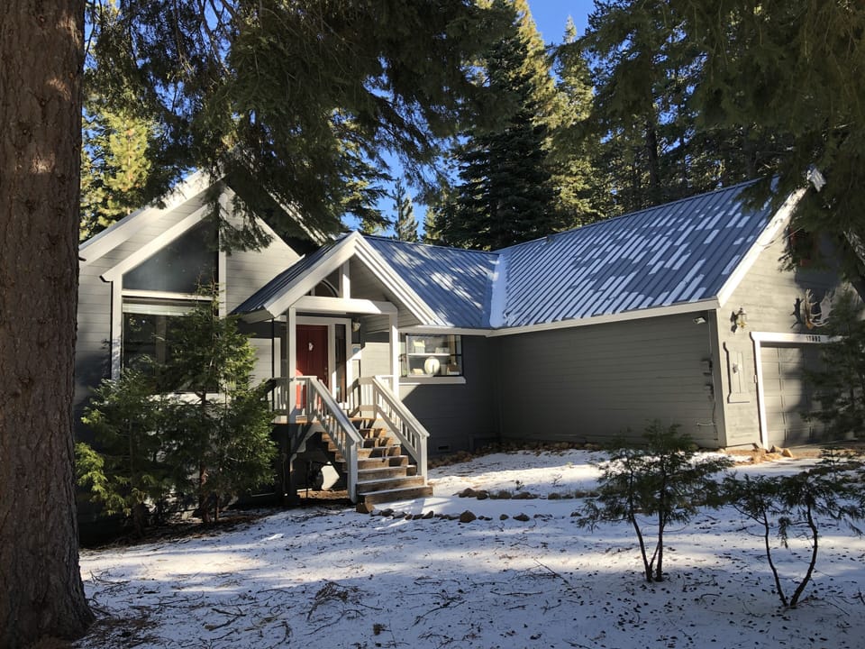 Easy level driveway.  No icy hill.