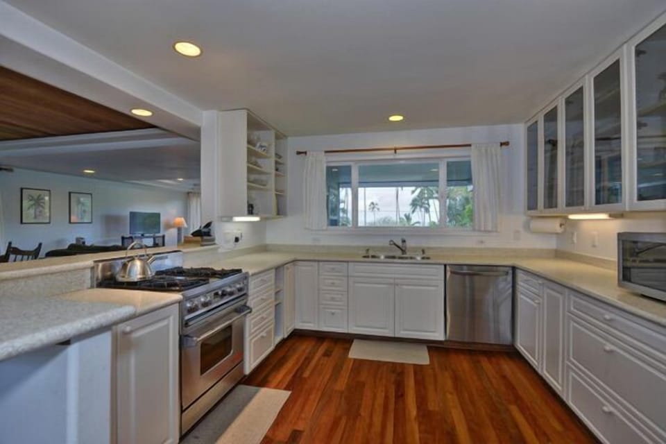 Kitchen.  Very modern with everything you need for cooking.
