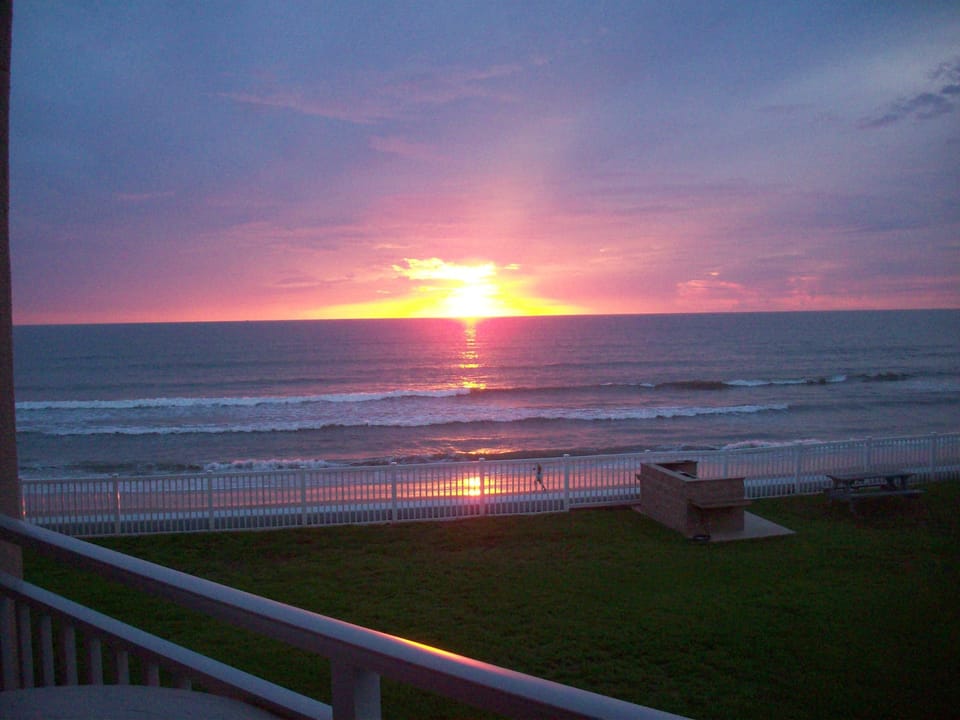 Sunrise from the Balcony, Enjoy your Coffee on the Balcony
p!