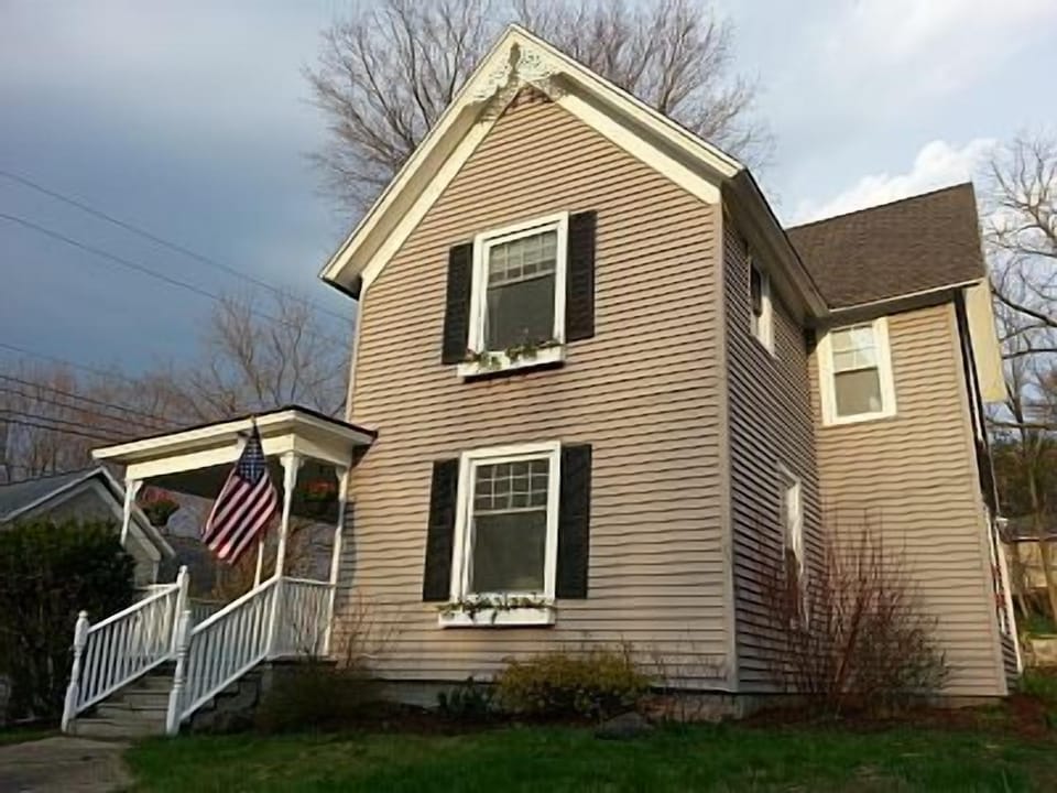 Quaint downtown home, over 100 years old. Two units to offer for your vacay fun
