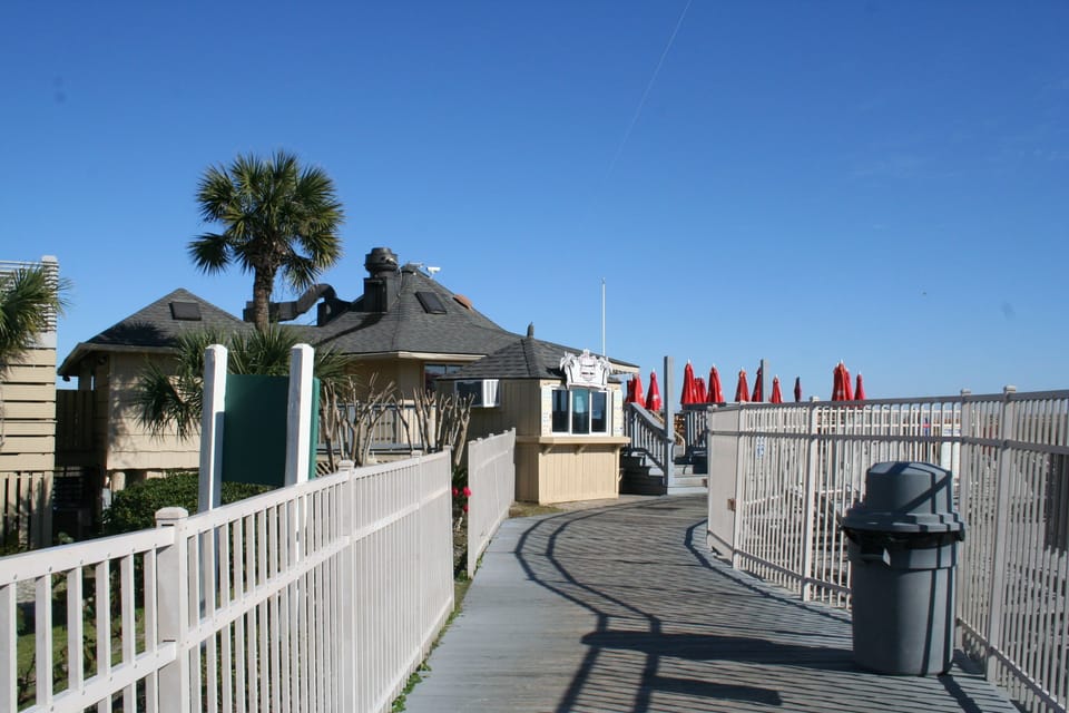 Just steps to pool, pool bar & beach
