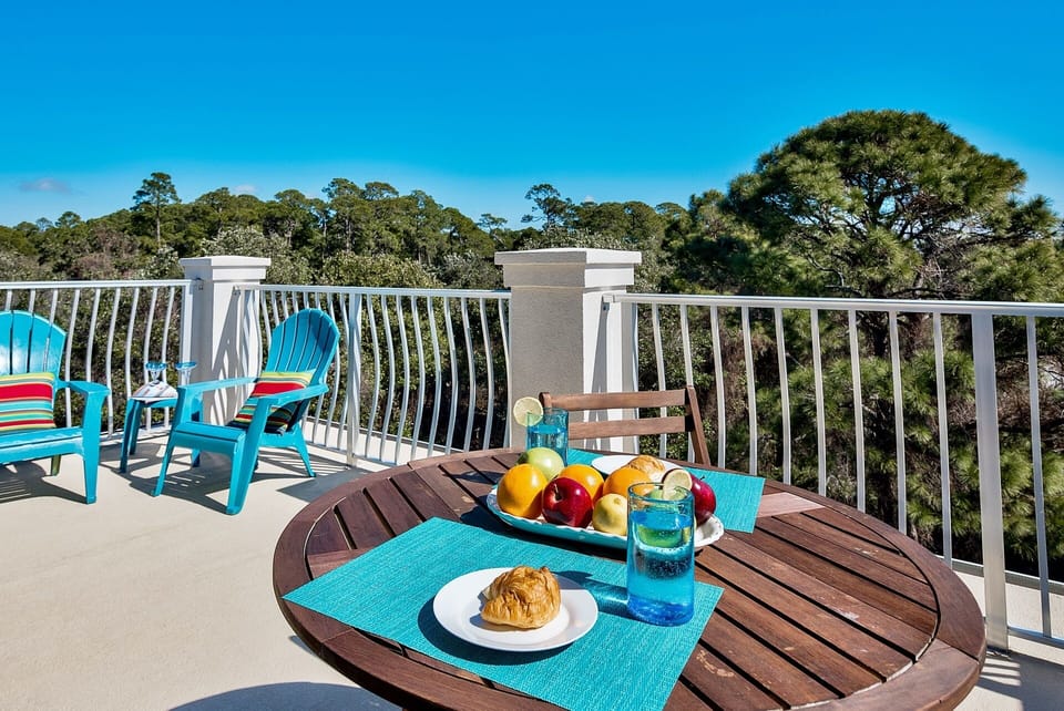 Rooftop terrace features views from east and west. We have plenty of seating.