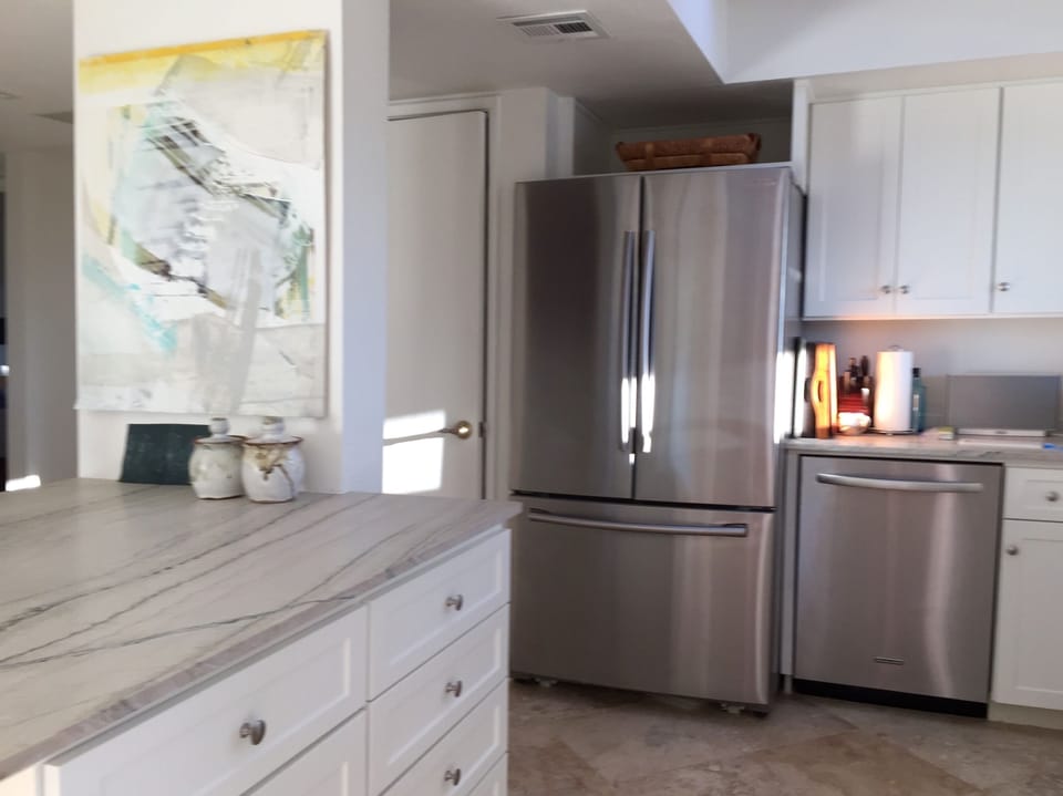 We think you will find everything you need in this kitchen. Water filter as well