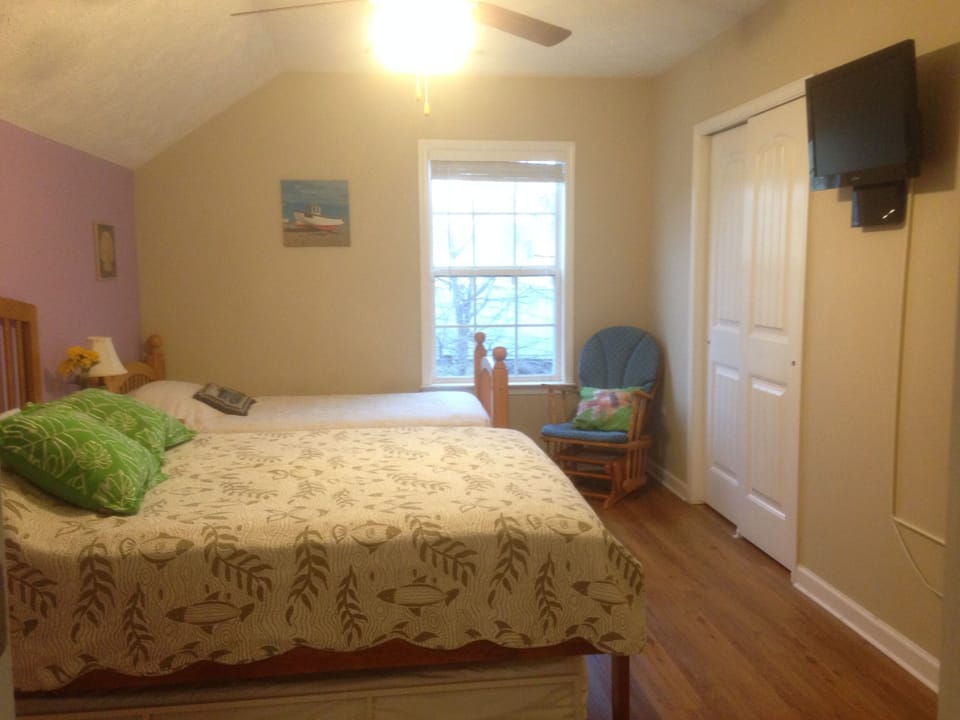 Bedroom#3 (2nd floor, Queen+Twin+Trundle)