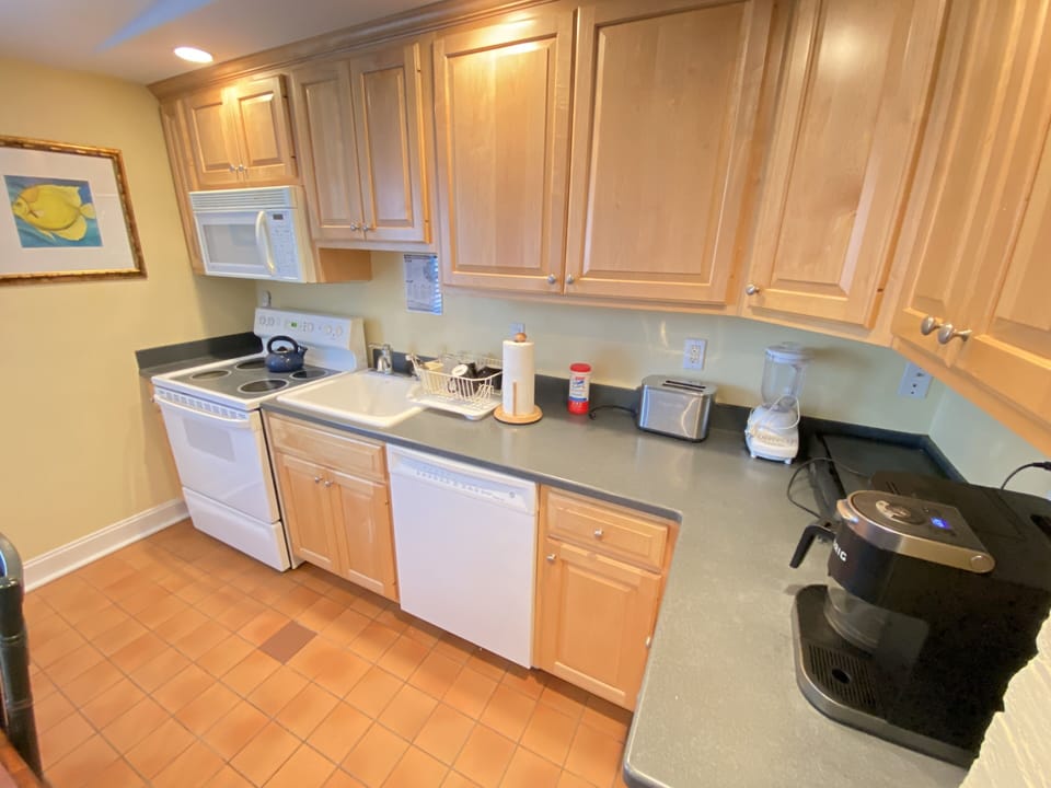 We also have a bread toaster, griddle, blender and Keurig (k cup/ pot of coffee)