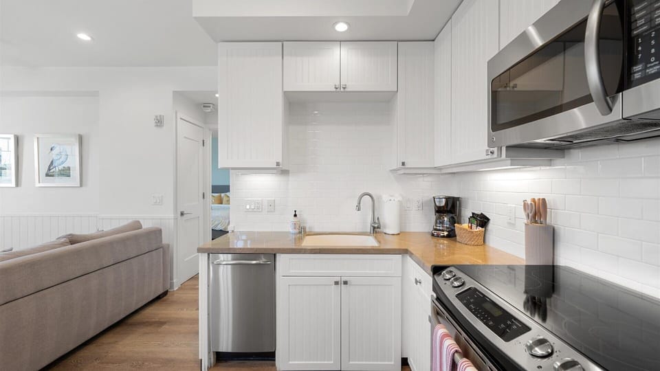 High end appliances and well appointened to cook up your favorite snack or full course meal