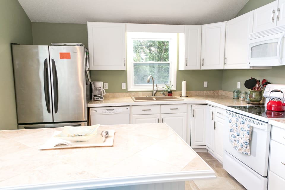 Kitchen has everything you need to cook!