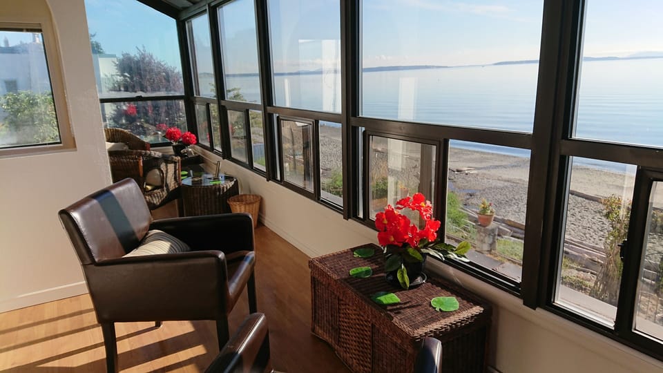 Gorgeous sunroom to relax and observe the pristine beauty which surrounds you.