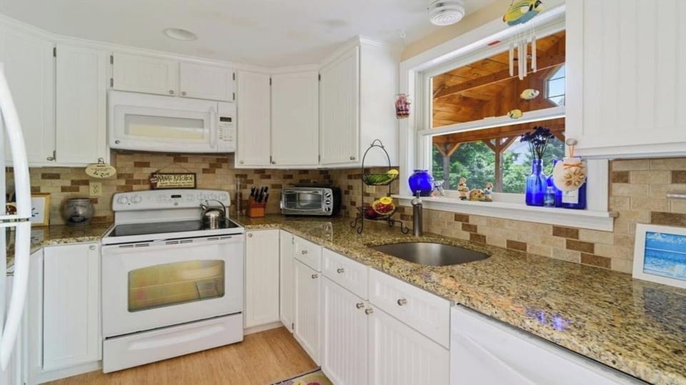 Gourmet kitchen