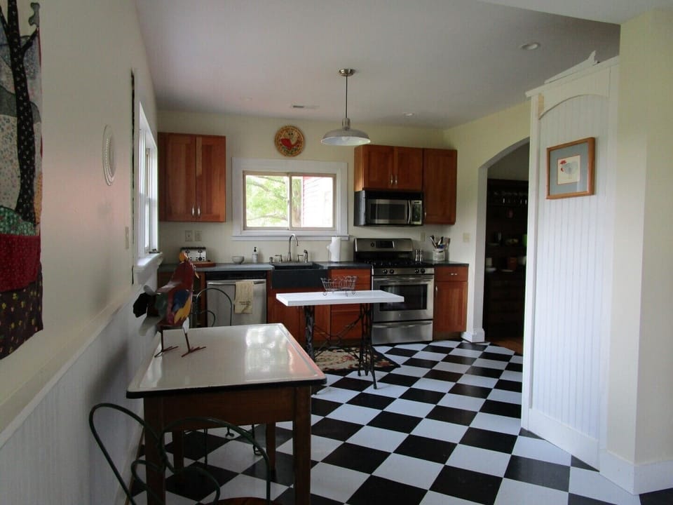 Fully equipped kitchen.