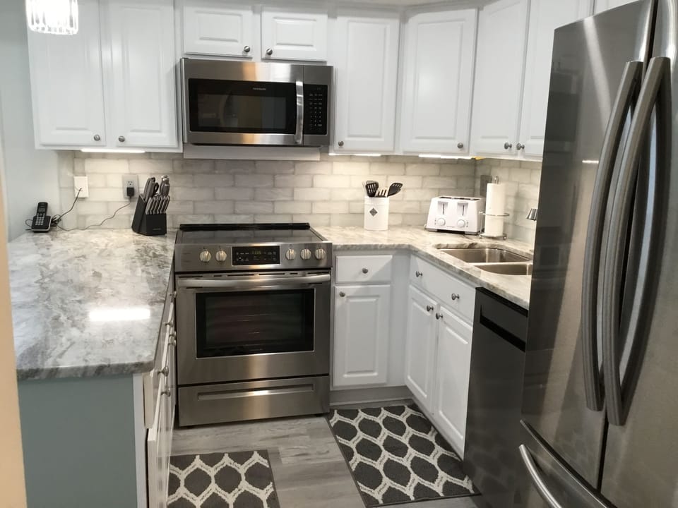 KITCHEN WITH NEW FLOOR AND
APPLIANCES