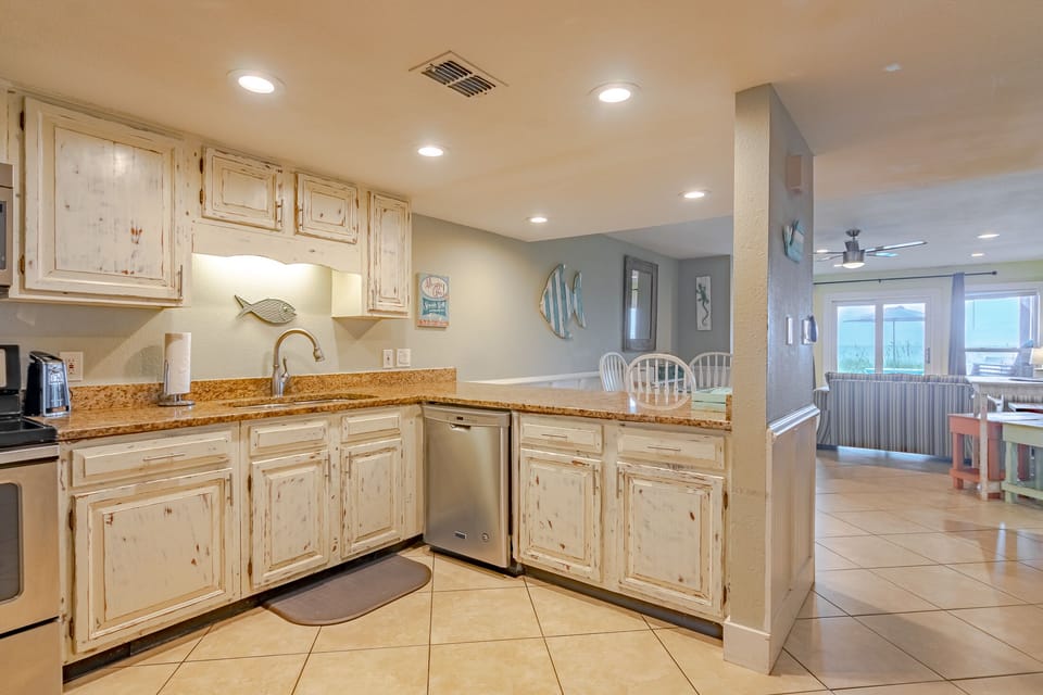 We provide all of the kitchen essentials you would need for your trip. 