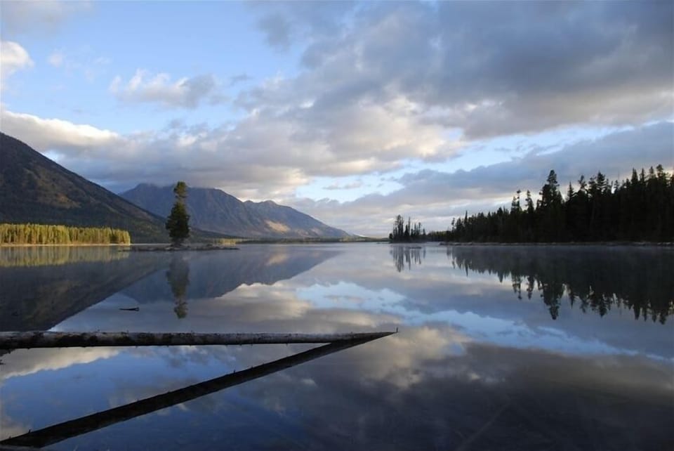 Leigh Lake at sunrise