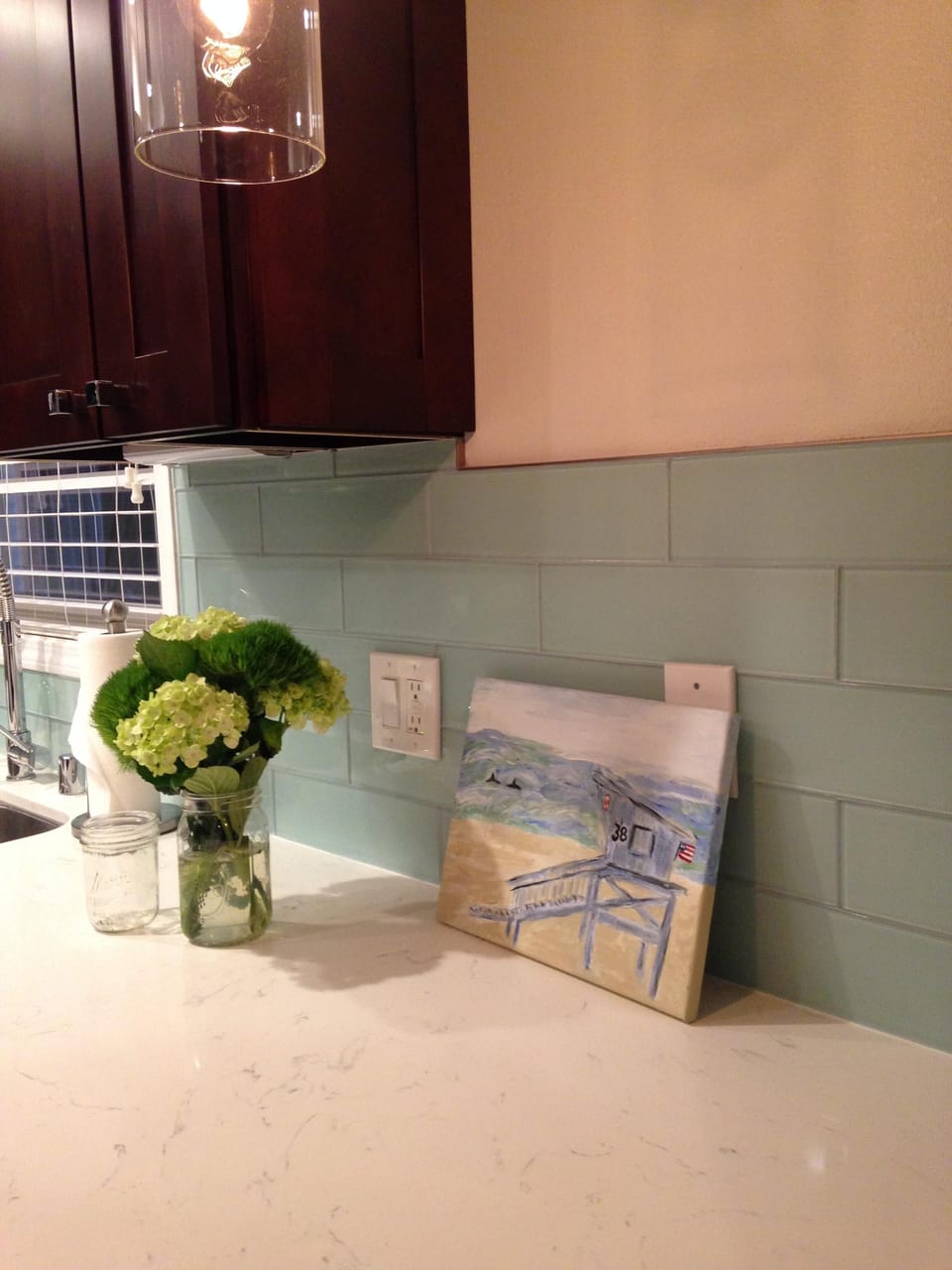Fully furnished kitchen -cooking ,coffee & cocktails. Dishes/table linen for 4
