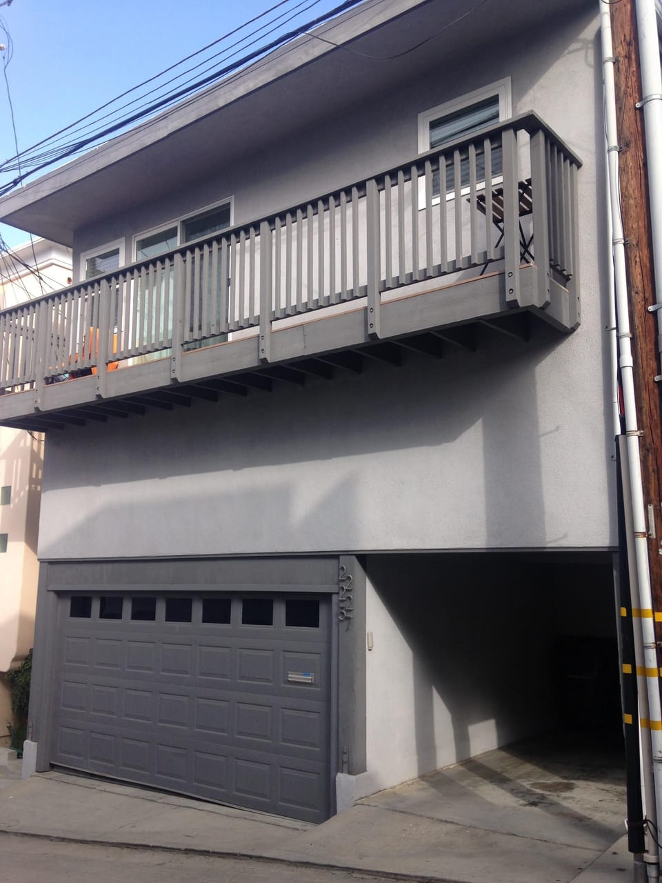 2 car garage, upper unit w deck, Bikes, chairs, towels, and boogie boards