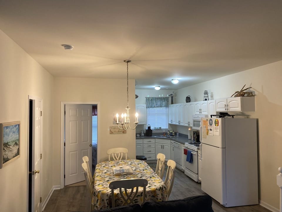 Dining & Kitchen
