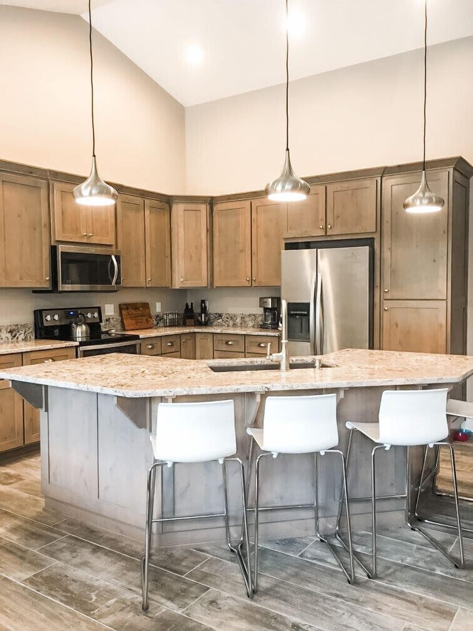 Fully stocked kitchen with everything you need for cooking and baking!