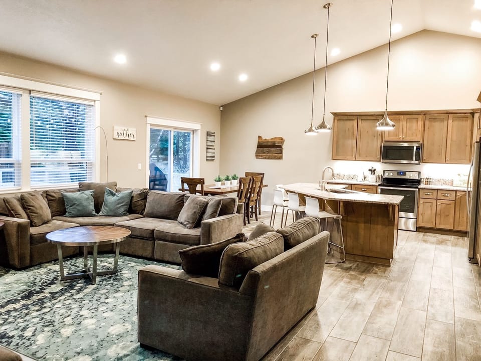 Great room with open floor plan so everyone can be together in one space!