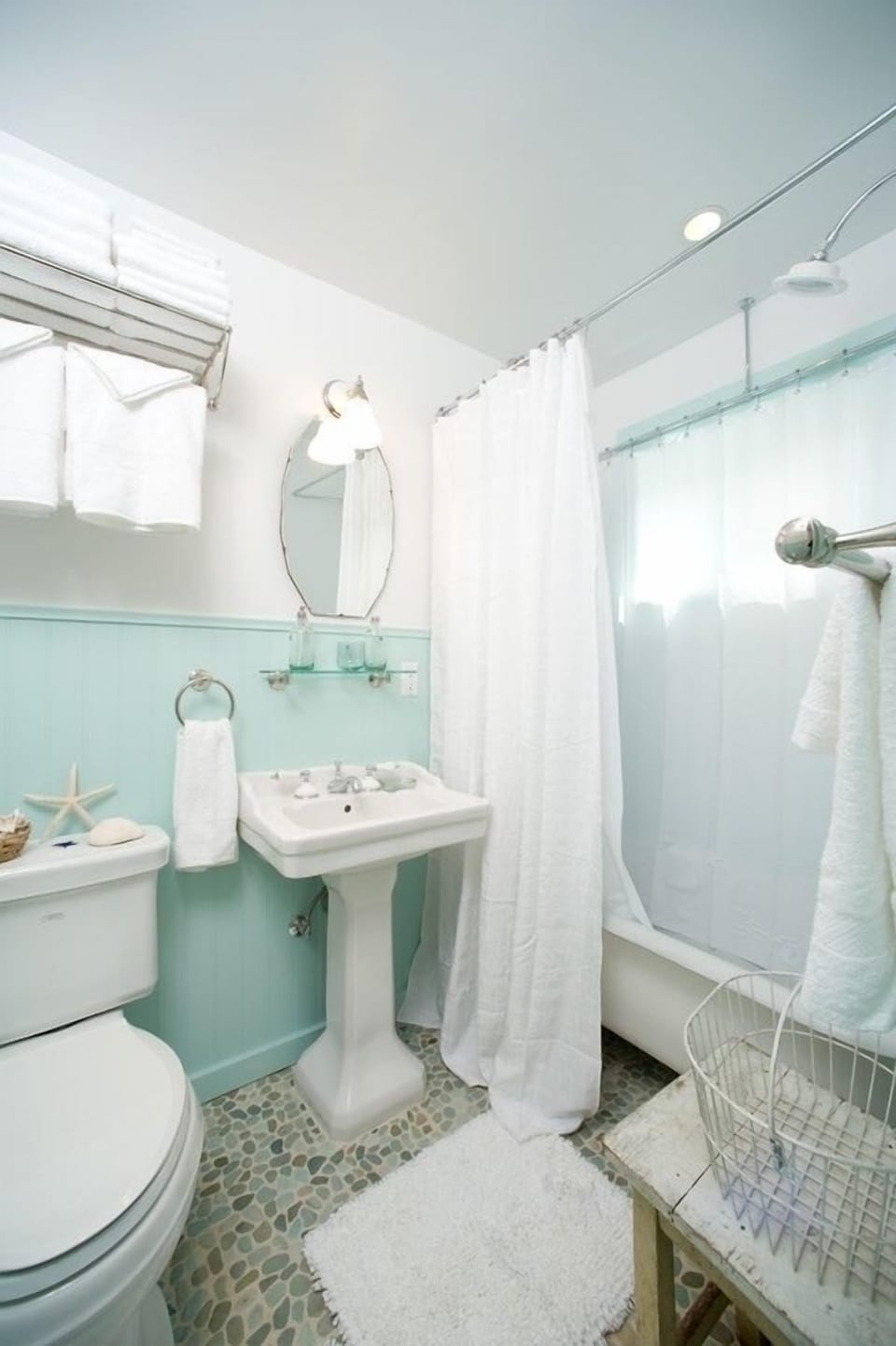 Le Petite Bathroom