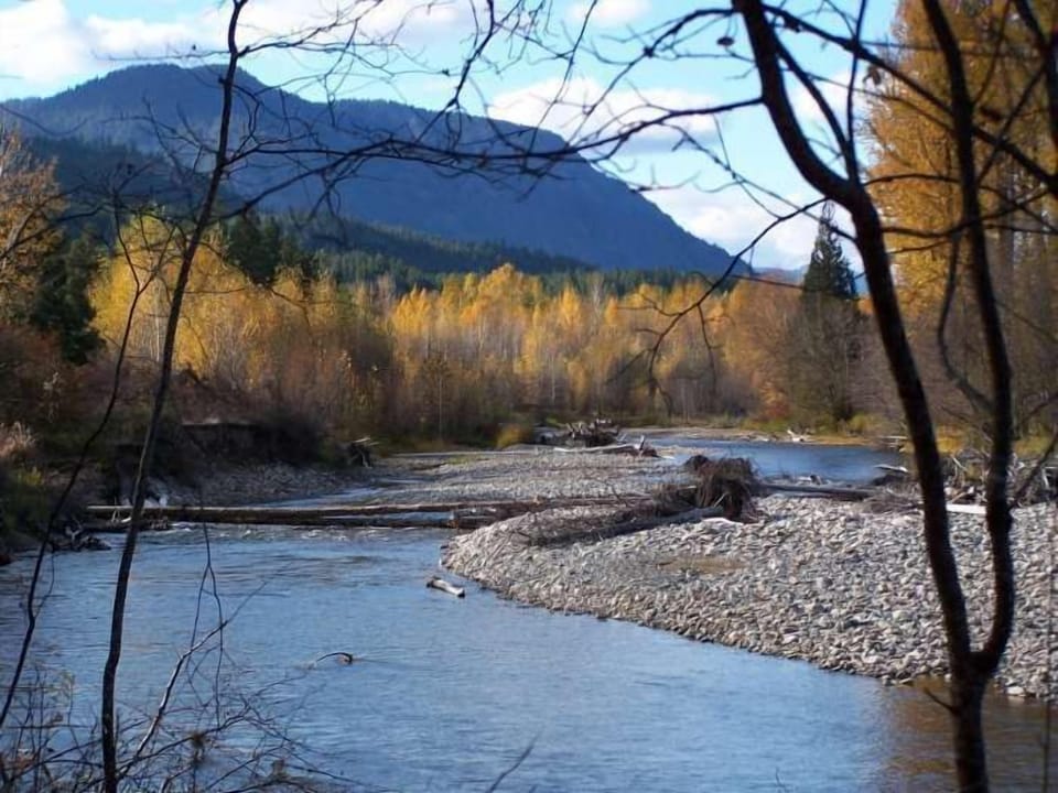 Short walking distance to open riverfront access