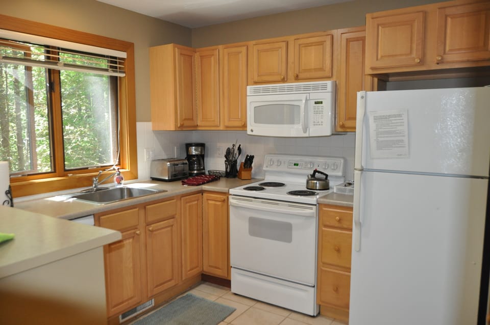 Bright kitchen. Quiet Bose dishwasher