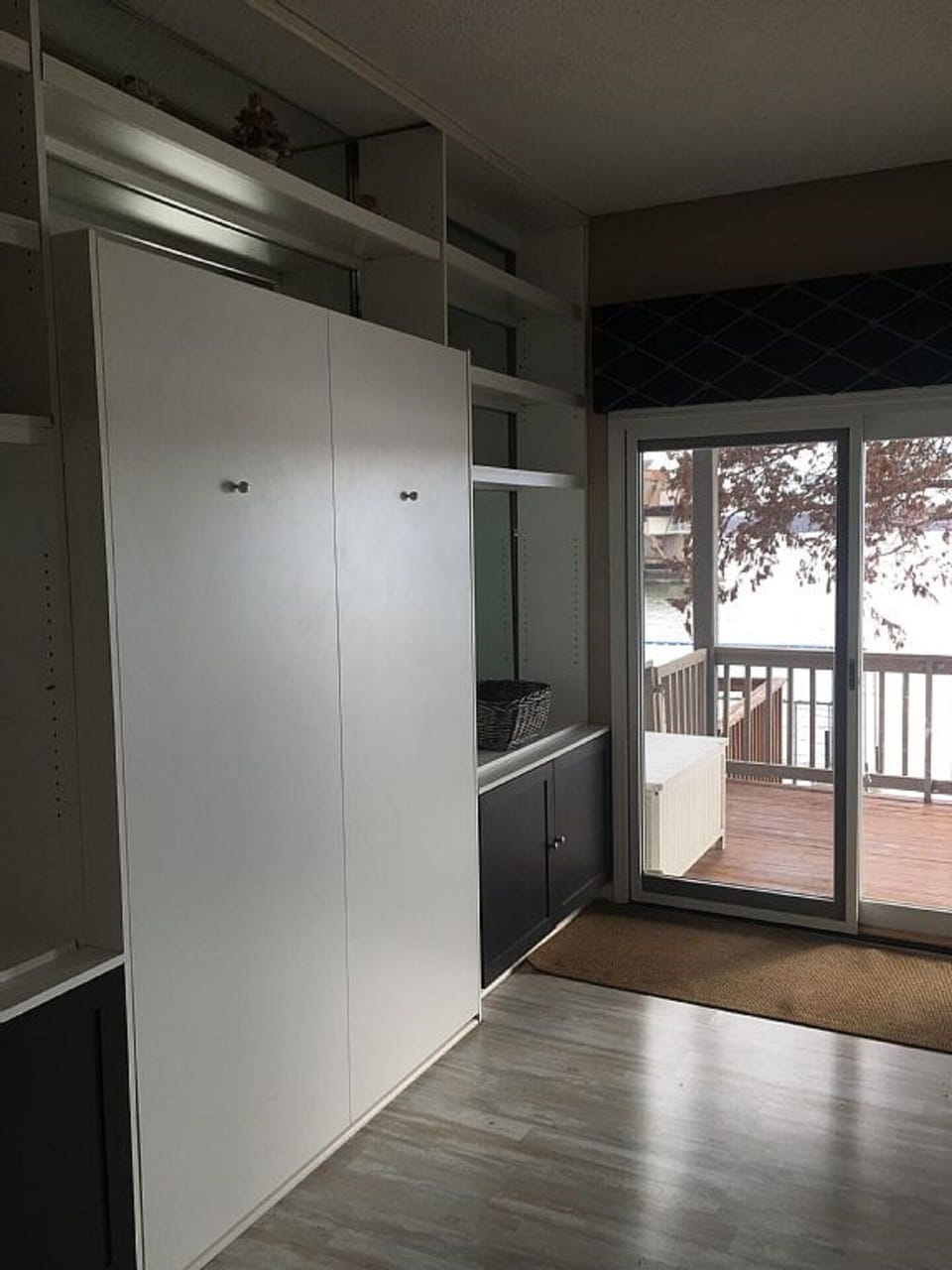 Full bed in lower level bedroom w/ large full bath