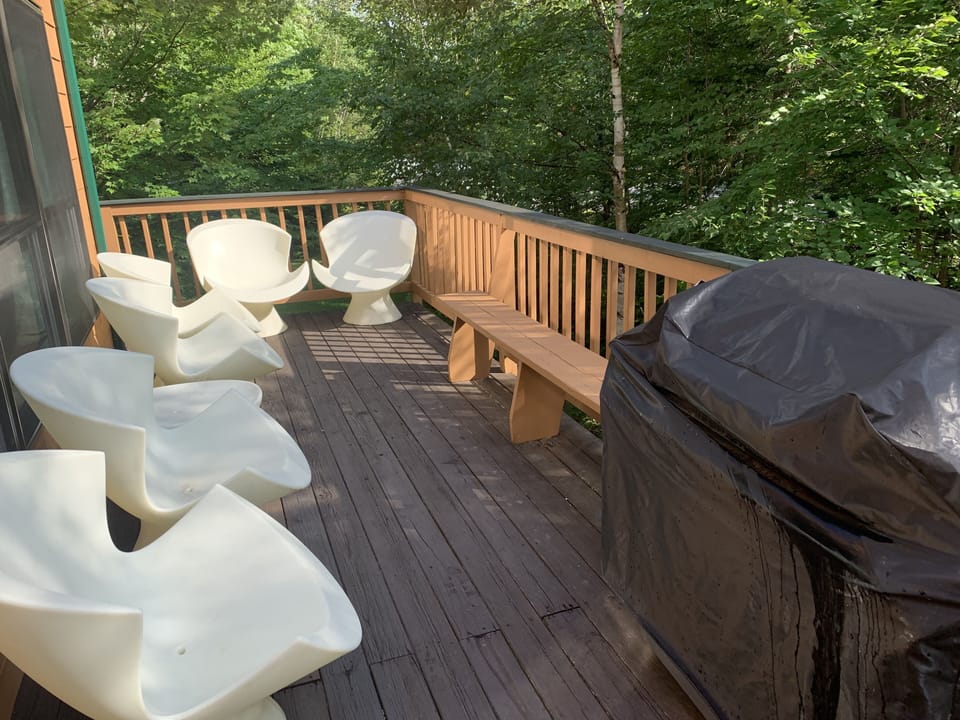 Deck with gas grill