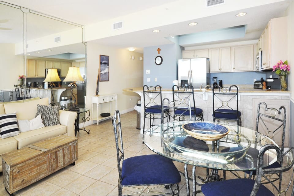 Dining Area - 
Waters Edge Resort 313 Fort Walton Beach Okaloosa Island