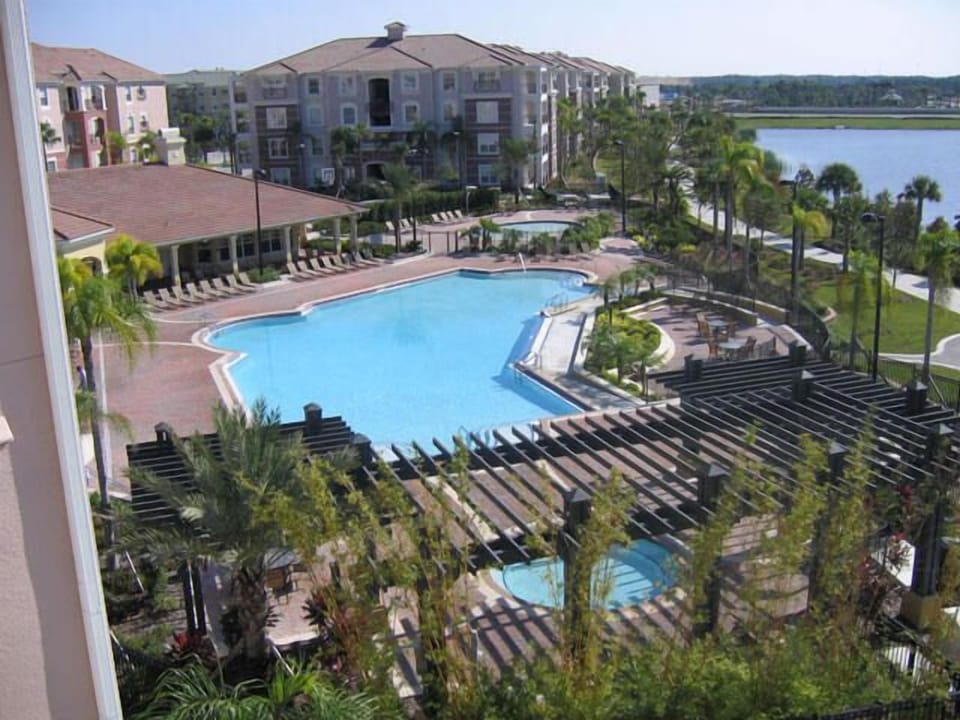 Vista Cay swim pool