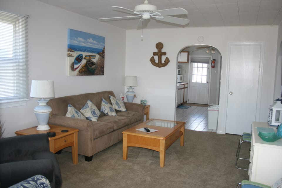 1st Floor LivingRoom with 40" Cable TV and DVD player