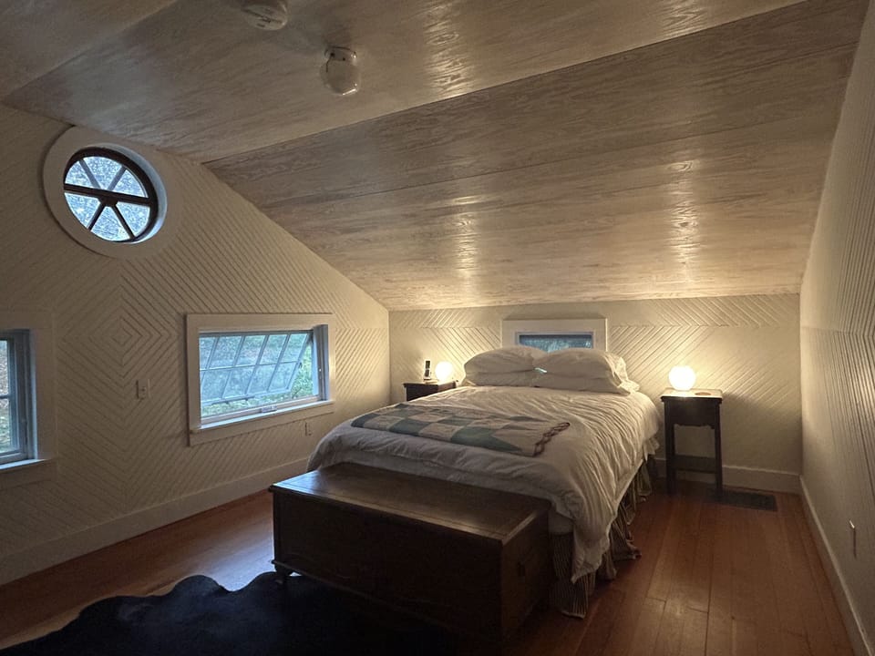 Second bedroom with queen bed