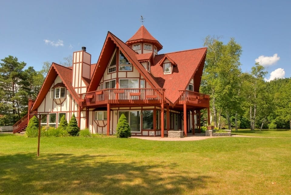 Stunning view of the Peninsula Lake House!