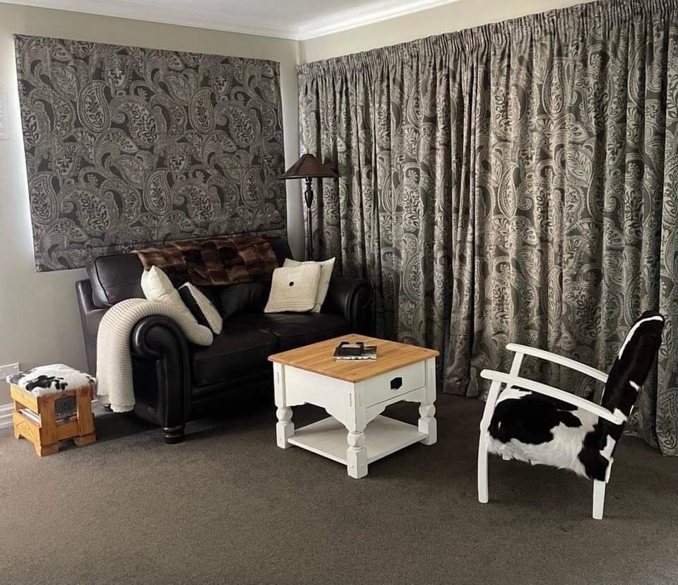 Smaller 2nd lounge
