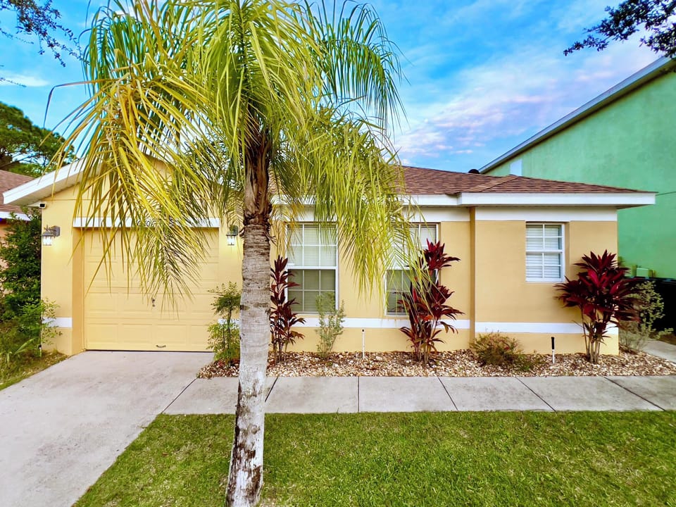Beautiful 4 bed 3 bath villa located in Sandy Ridge
