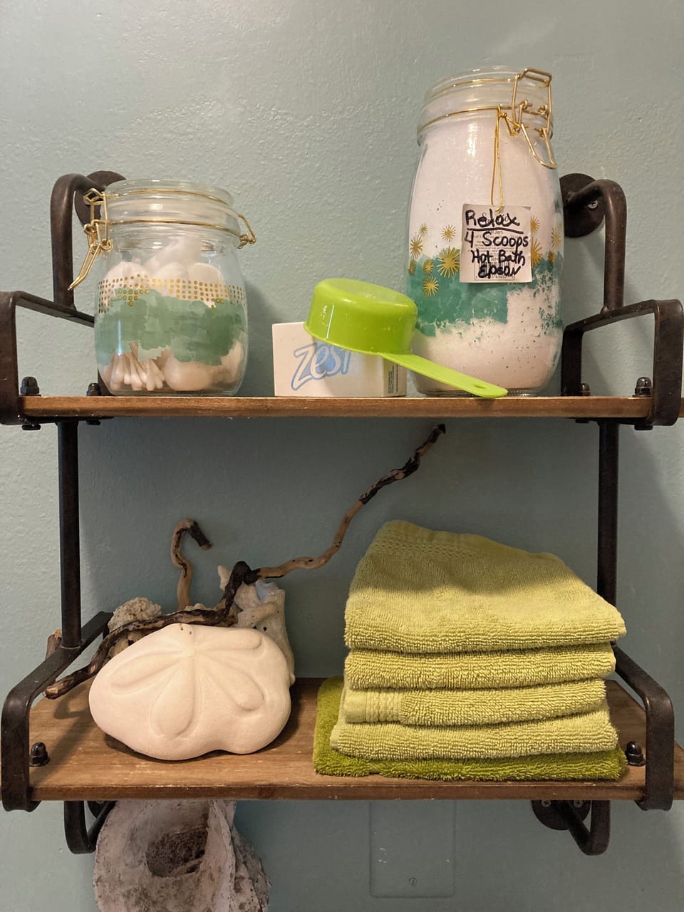 All towels and toiletries provided.