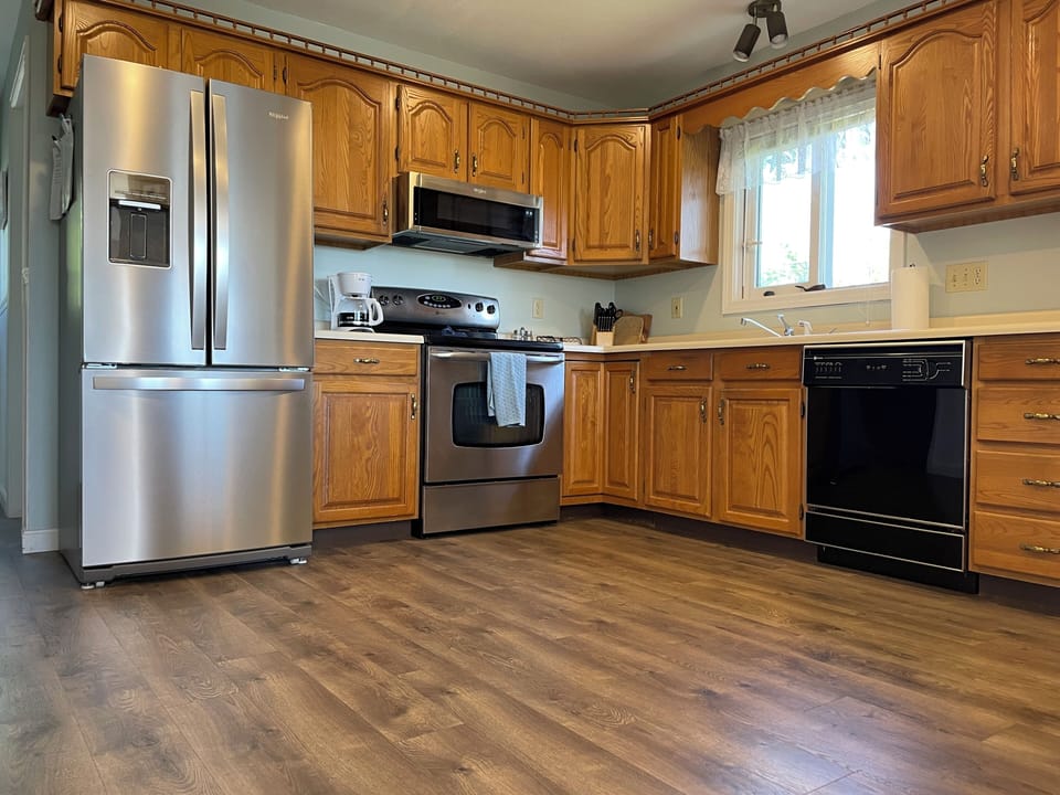 Stainless appliances including dishwasher