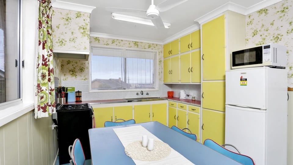 Kitchen / Dining area