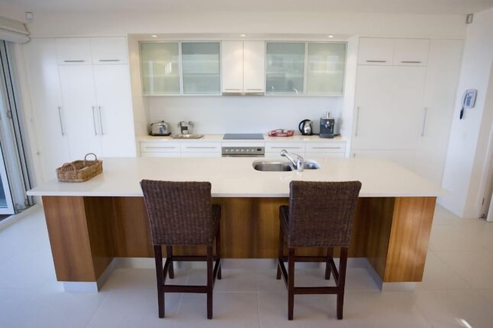 Azure's modern kitchen has all the appliances, cutlery and cookware you'll need